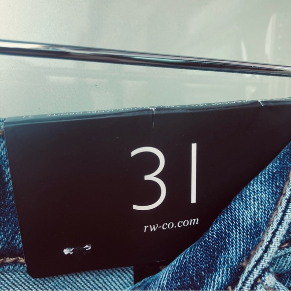 RW  & CO Sz 31 High Rise Raw Hem Crop Distressed Mid Wash Jeans NEW WITH TAGS - Picture 14 of 14